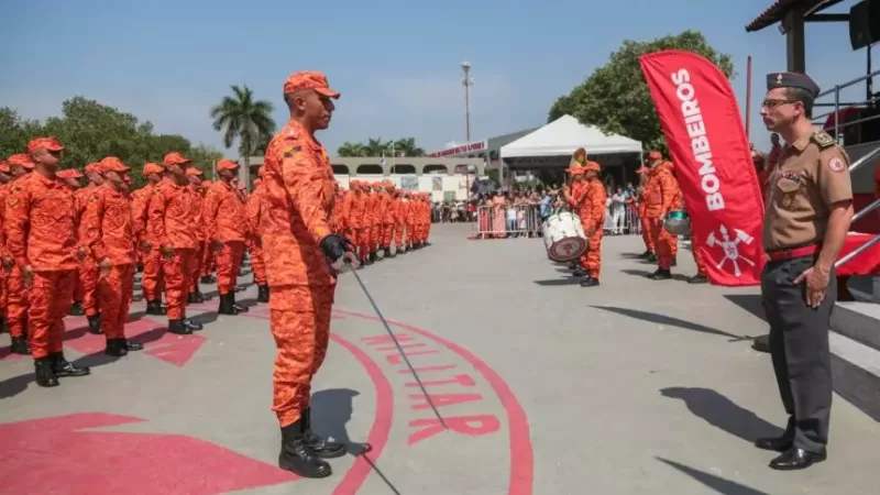 Governo do Rio reajusta RAS e turnos extras para bombeiros e Defesa Civil