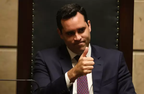 Eduardo Cavaliere troca 13 nomes no primeiro escalão da Prefeitura do Rio para as eleições