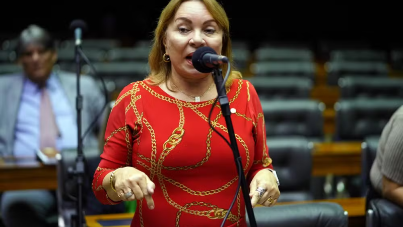 Desvios no INSS: PF mira deputada e associação do Ceará em nova fase da Operação Sem Desconto