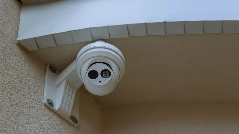 Alerj vota projeto que regula a instalação de câmeras em imóveis para aluguel ou temporada no Rio