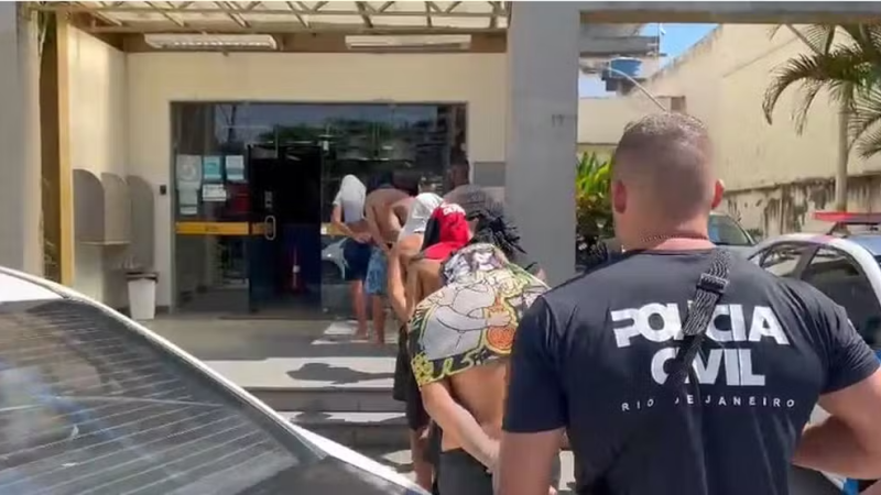 Suspeitos de espancar capivara seguem presos no Rio após decisão da Justiça