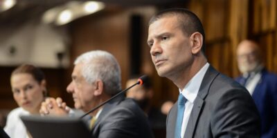 Douglas Ruas terá sua primeira sessão como presidente da Alerj nesta quarta — e já sob pressão pela redistribuição das comissões