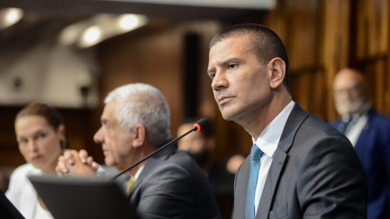 Douglas Ruas terá sua primeira sessão como presidente da Alerj nesta quarta — e já sob pressão pela redistribuição das comissões