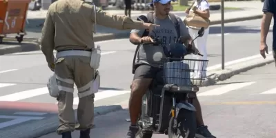 Primeiro fim de semana após decreto da Prefeitura expõe dúvidas sobre veículos elétricos no Rio