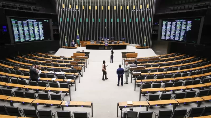 Fim da janela partidária: PL cresce na Câmara e PDT amarga maior perda de deputados