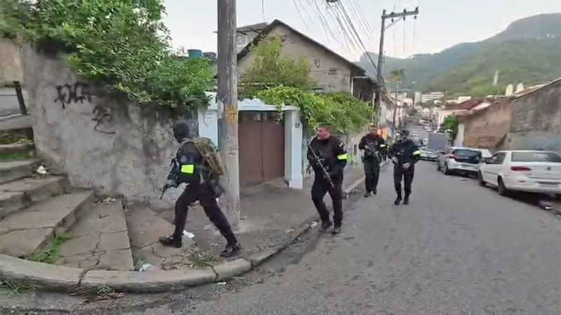 Polícia mira grupo do TCP que desbloqueava celulares roubados e fazia empréstimos em nome das vítimas