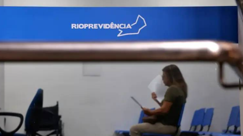 Governador sanciona lei aprovada na Alerj para blindar Rioprevidência após escândalo do caso Master