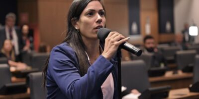Alerj aprova banheiros neutros com restrição de acesso e discurso de proteção às mulheres