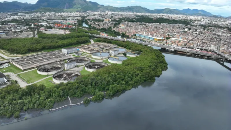 Águas do Rio faz obras inéditas na Maré para tratar 1,3 bilhão de litros de esgoto todo mês