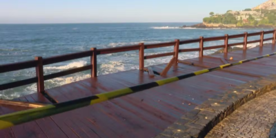 Mar engole mirante no Leblon e ressaca fecha área após estrago na estrutura