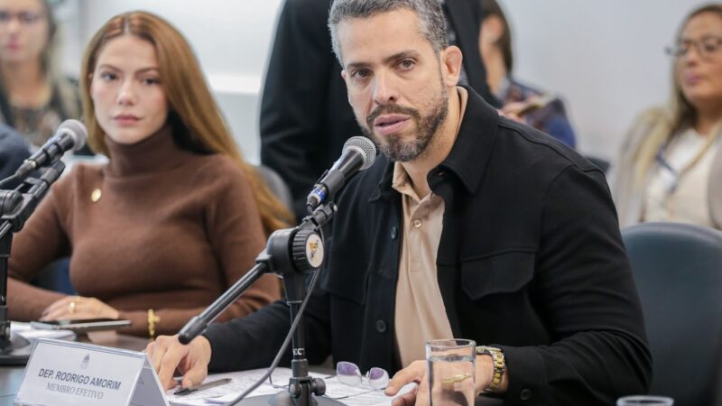 ‘Nosso sonho é que toda mulher tenha uma arma de fogo na cintura’, diz Amorim após Alerj ampliar acesso a armas de choque
