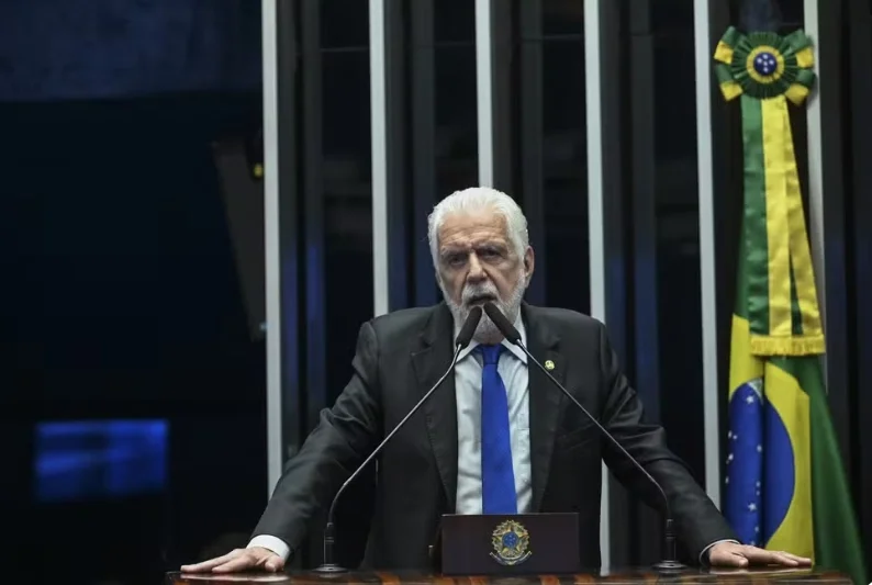 Líder do governo Lula no Senado é alvo da PF na fraude do Banco Master