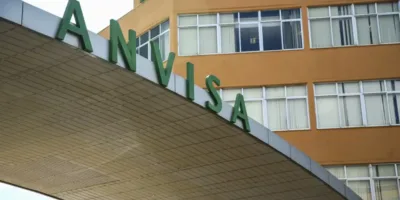 Anvisa manda recolher 374 mil garrafas de água Crystal após bactéria em lote