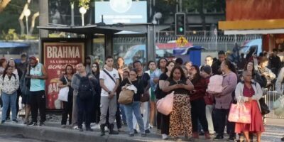 Greve trava ônibus no Rio: passageiros esperam desde 3h50 e frota fica abaixo do prometido