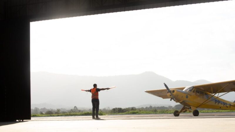 Maricá é a primeira cidade do país a financiar 100% da formação de pilotos e mecânicos de aeronaves para jovens