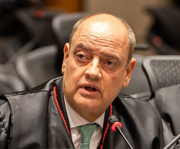 Ricardo Couto unifica pastas de Agricultura e Desenvolvimento Regional e oficializa saída dos secretários