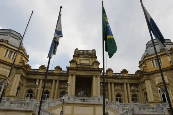 Piso nacional do magistério: governo do Rio regulamenta complementação e salário de 40h vai a R$ 5,1 mil