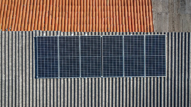 ‘Gato solar’: painéis irregulares acendem alerta e ameaçam segurança do sistema elétrico