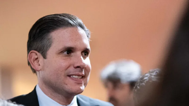 Motta cria oficialmente comissão da PEC que reduz maioridade penal