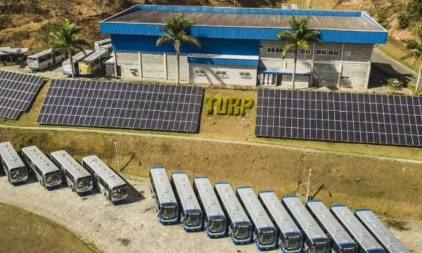 Freio de mão puxado: Justiça manda retirar ônibus irregulares das ruas de Petrópolis