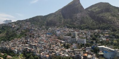 Água mais regular muda rotina nas áreas altas do Vidigal, no Rio