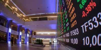 Mercado entra em euforia após 1º turno: Bolsa bate recorde de 209 mil pontos e dólar cai abaixo de R$ 5