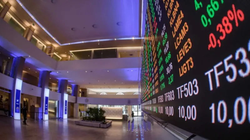 Mercado entra em euforia após 1º turno: Bolsa bate recorde de 209 mil pontos e dólar cai abaixo de R$ 5