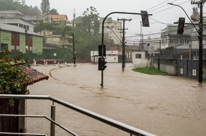 Obra contra enchentes em Petrópolis fica R$ 4,5 milhões mais cara e licitação é adiada para 2027