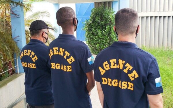 Prefeitura do Rio sanciona lei que garante meia-entrada para agentes do Degase em shows, cinemas e eventos esportivos